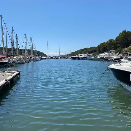 Menorca Large Family Sleeps 12 וילה Na Macaret